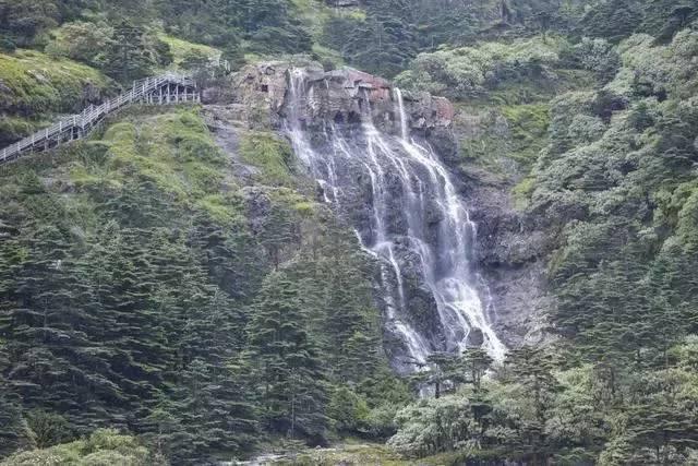 中华人民共和国和瑙鲁共和国签署复交联合公报